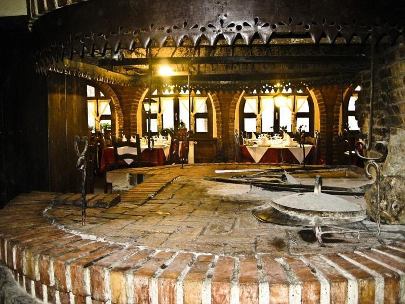 Hotel Restaurant Bujtina E Gjelit Tirana Exterior foto
